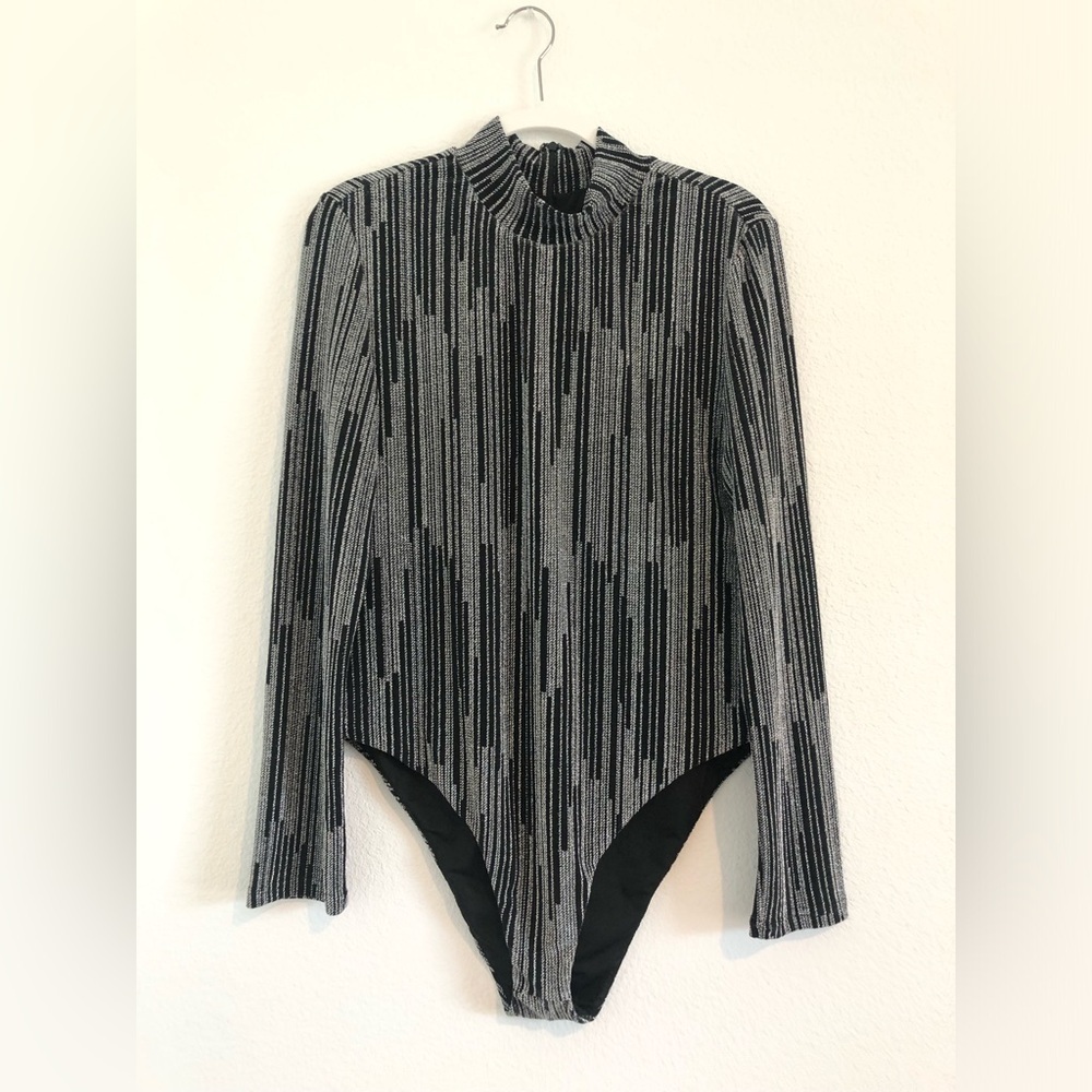 Remi X REVOLVE Claire Metallic Silver along  Sleeve Bodysuit Size 0X - Picture 3 of 4